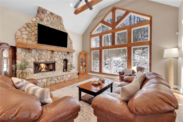 2300 Hampton Ledges Drive, Cuyahoga Falls, OH 44223