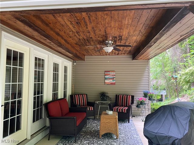 2300 Hampton Ledges Drive, Cuyahoga Falls, OH 44223