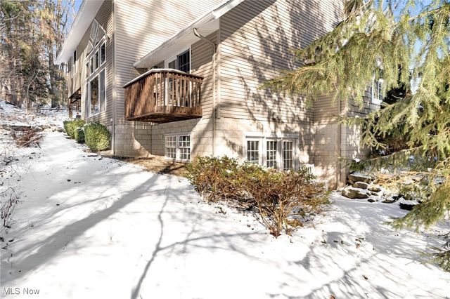 2300 Hampton Ledges Drive, Cuyahoga Falls, OH 44223