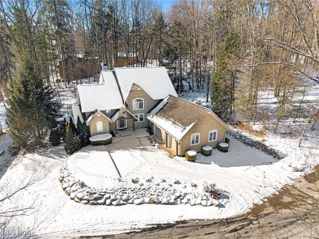 2300 Hampton Ledges Drive, Cuyahoga Falls, OH 44223