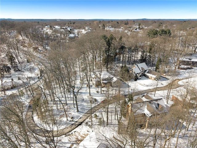 2300 Hampton Ledges Drive, Cuyahoga Falls, OH 44223