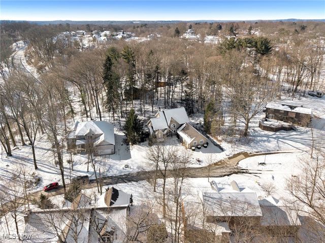 2300 Hampton Ledges Drive, Cuyahoga Falls, OH 44223