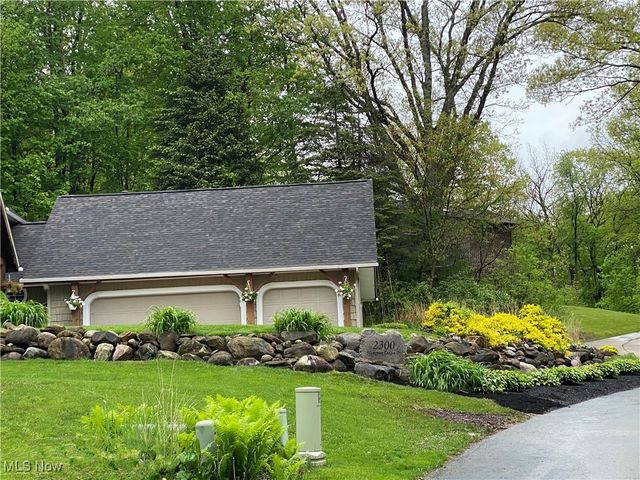 2300 Hampton Ledges Drive, Cuyahoga Falls, OH 44223