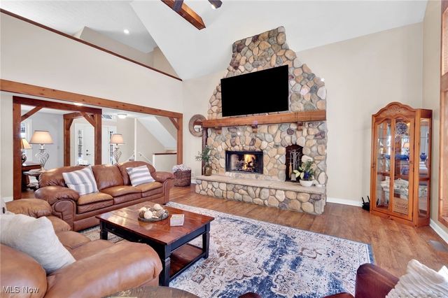 2300 Hampton Ledges Drive, Cuyahoga Falls, OH 44223