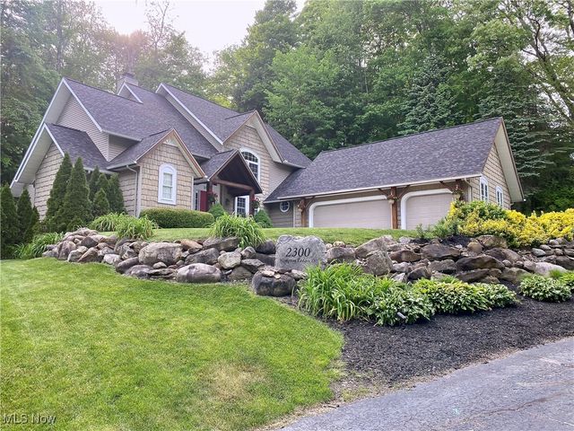 2300 Hampton Ledges Drive, Cuyahoga Falls, OH 44223