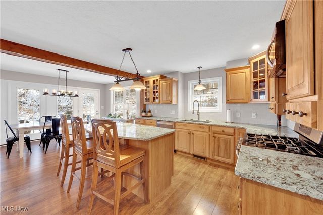 2300 Hampton Ledges Drive, Cuyahoga Falls, OH 44223