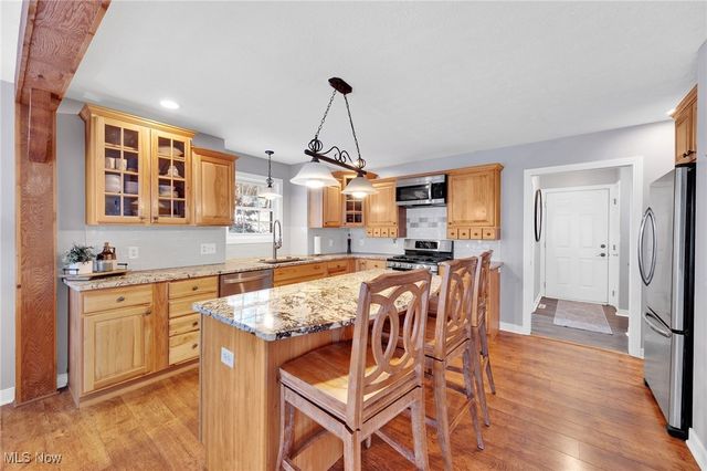 2300 Hampton Ledges Drive, Cuyahoga Falls, OH 44223