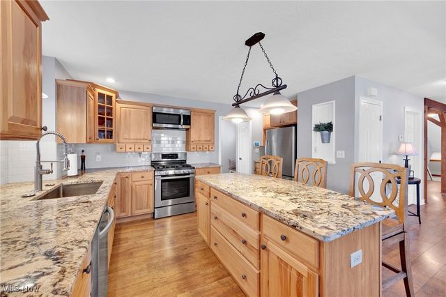 2300 Hampton Ledges Drive, Cuyahoga Falls, OH 44223