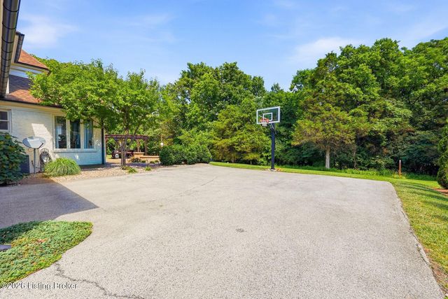 4619 Wolfcreek Pkwy, Louisville, KY 40241