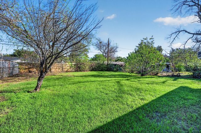 3921 Dana Drive, Haltom City, TX 76117