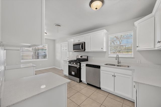 3921 Dana Drive, Haltom City, TX 76117