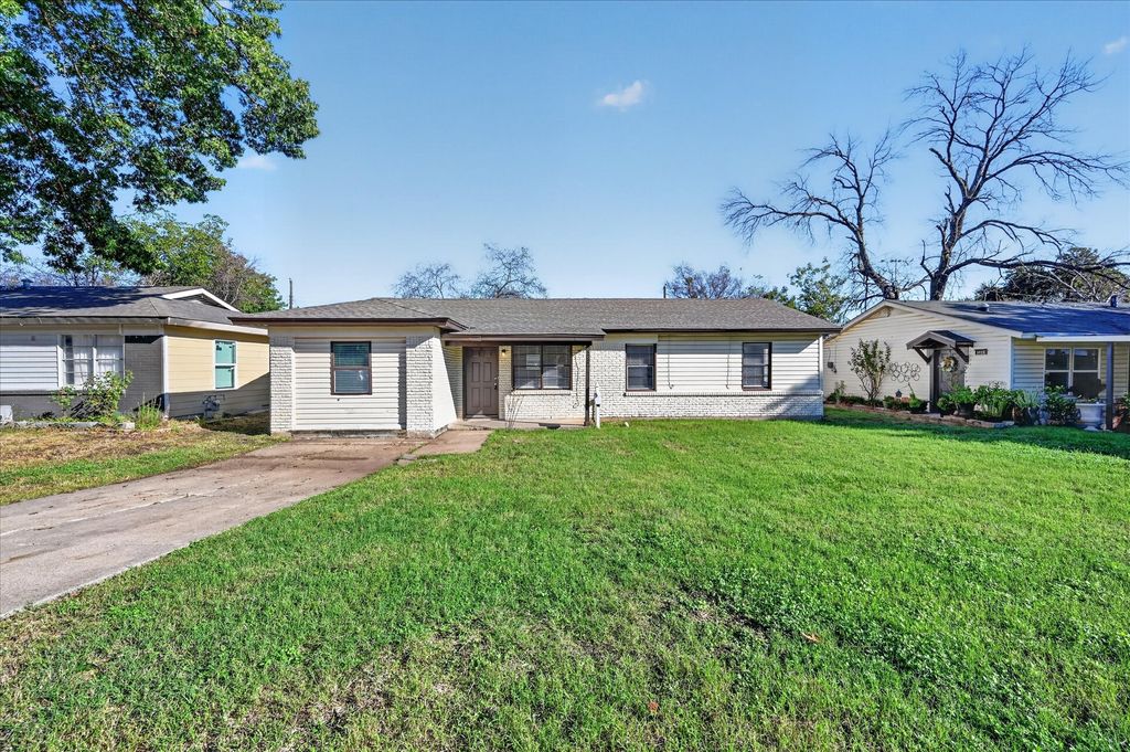 3921 Dana Drive, Haltom City, TX 76117