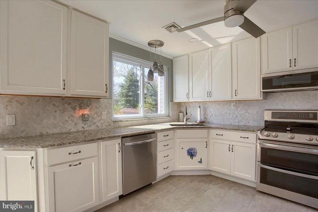 915 DERBYSHIRE AVENUE, Mechanicsburg, PA 17055