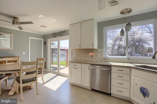 915 DERBYSHIRE AVENUE, Mechanicsburg, PA 17055