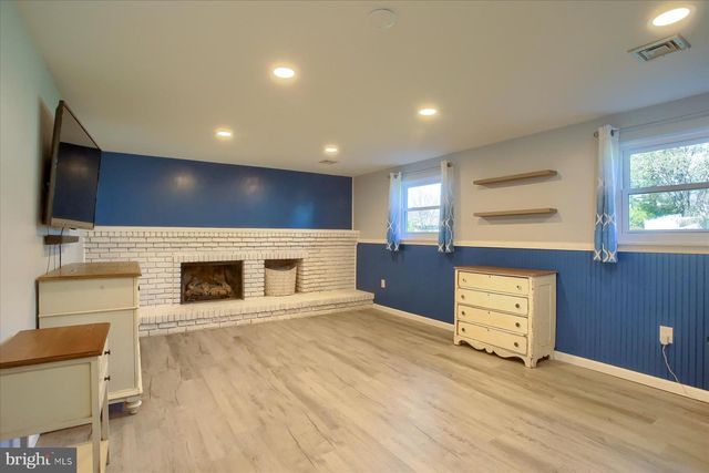 915 DERBYSHIRE AVENUE, Mechanicsburg, PA 17055