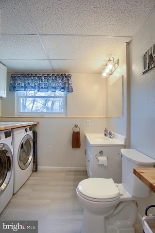915 DERBYSHIRE AVENUE, Mechanicsburg, PA 17055