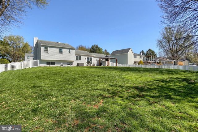 915 DERBYSHIRE AVENUE, Mechanicsburg, PA 17055