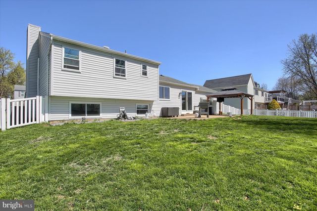 915 DERBYSHIRE AVENUE, Mechanicsburg, PA 17055
