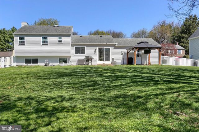 915 DERBYSHIRE AVENUE, Mechanicsburg, PA 17055