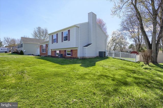 915 DERBYSHIRE AVENUE, Mechanicsburg, PA 17055