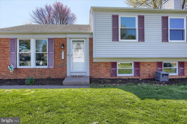 915 DERBYSHIRE AVENUE, Mechanicsburg, PA 17055