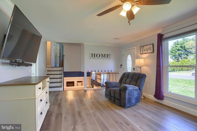 915 DERBYSHIRE AVENUE, Mechanicsburg, PA 17055