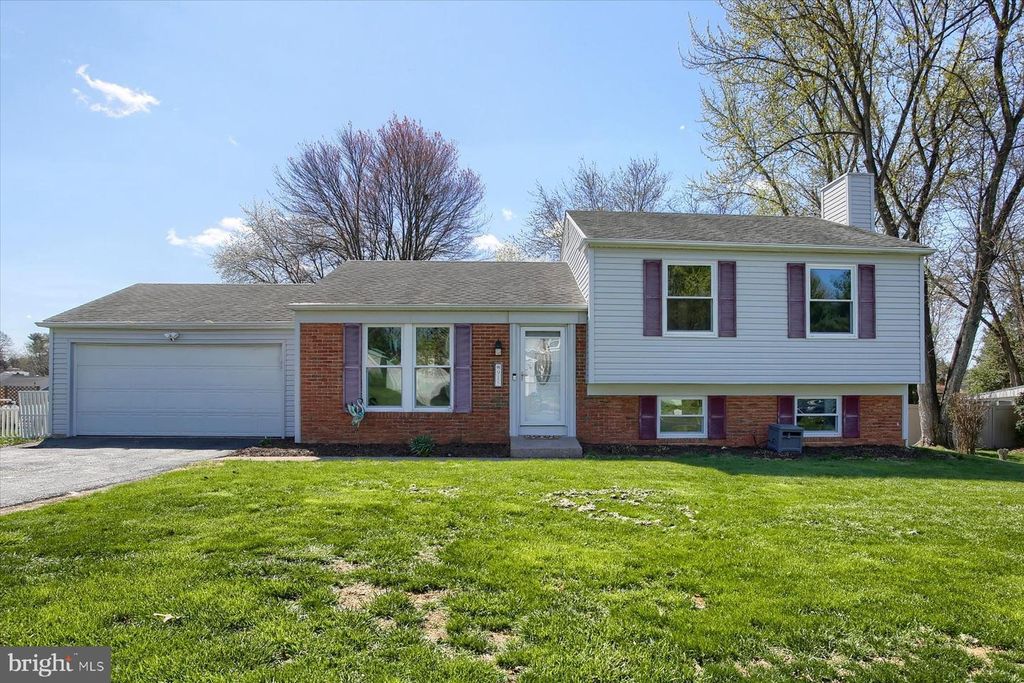 915 DERBYSHIRE AVENUE, Mechanicsburg, PA 17055