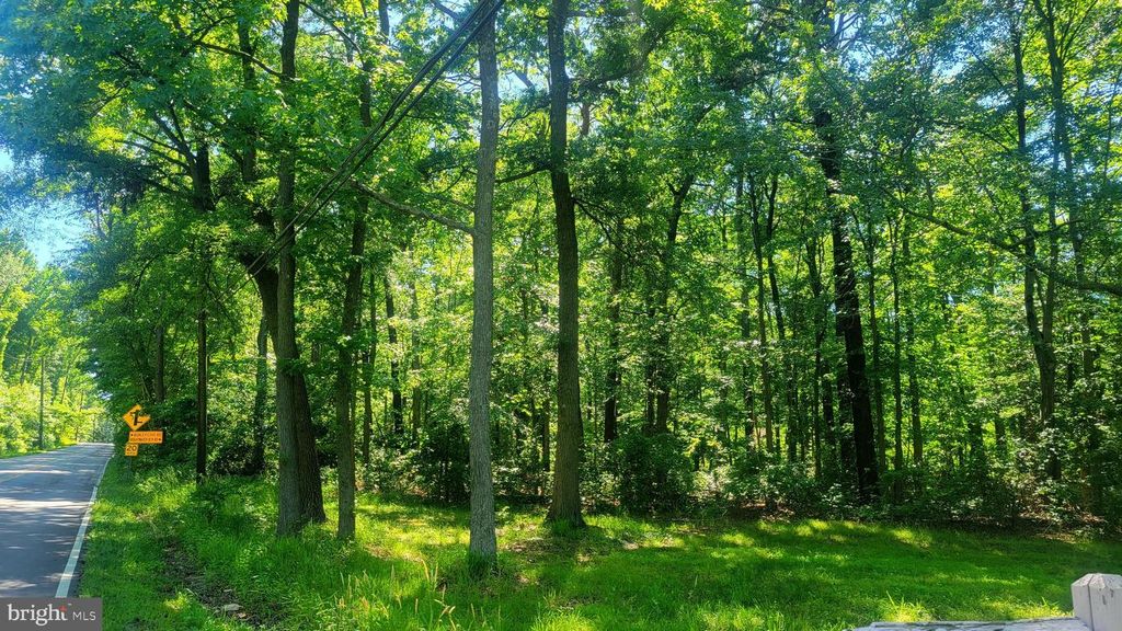 Image 2 of property listing at 838 NABBS CREEK RD, Glen Burnie, MD 21060