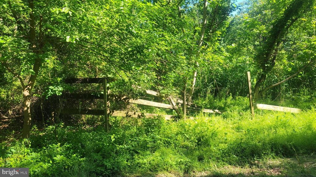 Image 4 of property listing at 838 NABBS CREEK RD, Glen Burnie, MD 21060