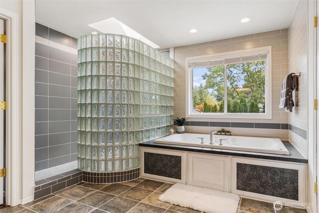 475 SW 345th St, Federal Way, WA 98023
