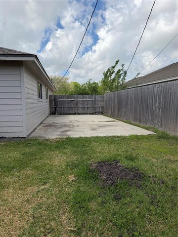 3402 23rd St N, Texas City, TX 77590