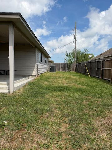 3402 23rd St N, Texas City, TX 77590