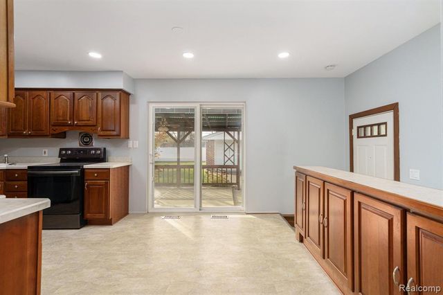 8318 Christine Street, Warren, MI 48093