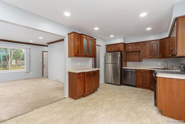 8318 Christine Street, Warren, MI 48093