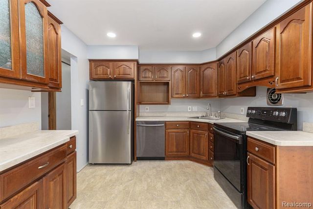 8318 Christine Street, Warren, MI 48093