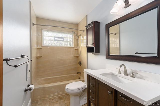 8318 Christine Street, Warren, MI 48093