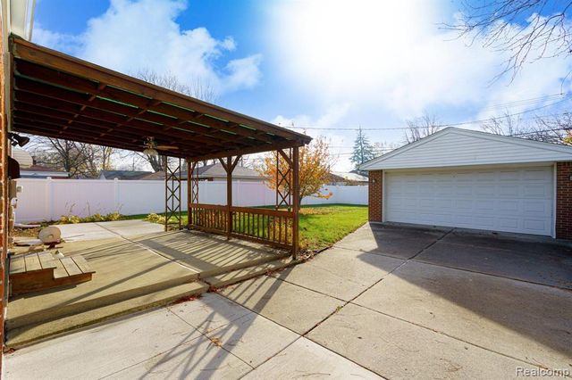 8318 Christine Street, Warren, MI 48093