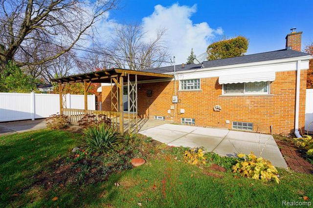 8318 Christine Street, Warren, MI 48093