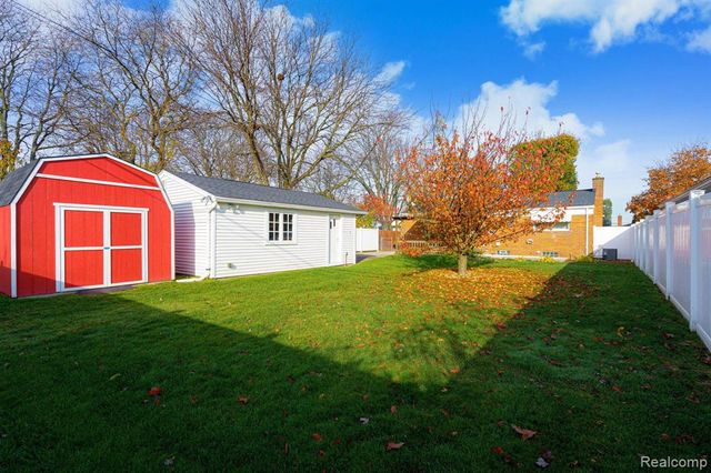 8318 Christine Street, Warren, MI 48093