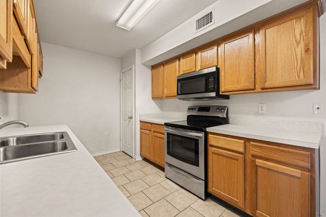 1120 Forest Creek Street, Benbrook, TX 76126