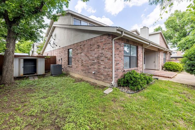 1120 Forest Creek Street, Benbrook, TX 76126