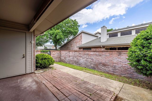 1120 Forest Creek Street, Benbrook, TX 76126