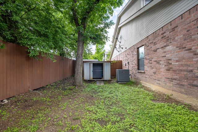 1120 Forest Creek Street, Benbrook, TX 76126