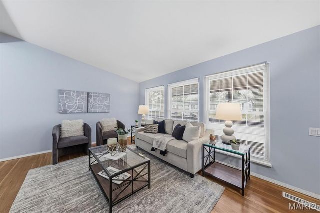 3155 Parker Road, St Louis, MO 63033