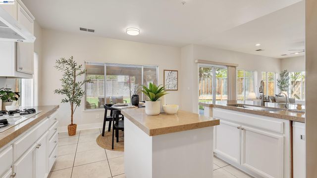 5197 Rose Way, Union City, CA 94587