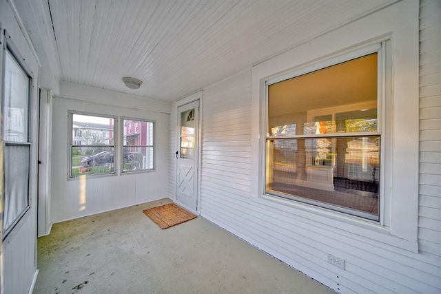 521 Oakhill Avenue, Jackson, MI 49201