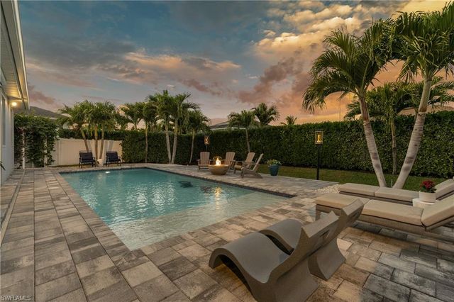 29 JOHNNYCAKE DR, Naples, FL 34110