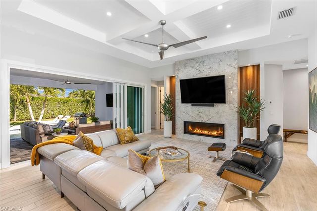 29 JOHNNYCAKE DR, Naples, FL 34110