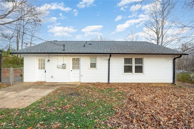 5904 Sprucepine Drive, Winston-salem, NC 27105