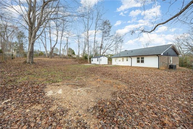 5904 Sprucepine Drive, Winston-salem, NC 27105